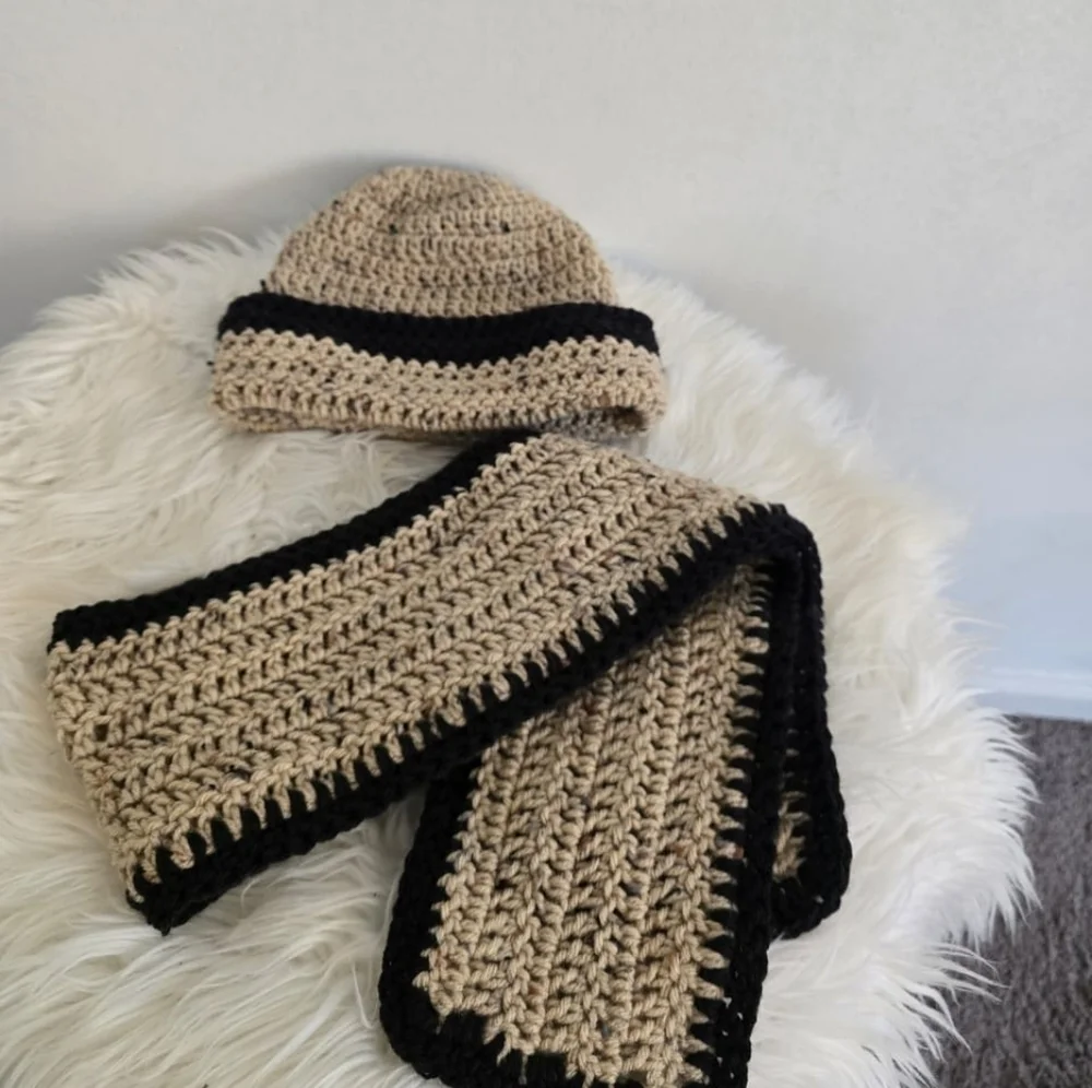 Hand Knitted Tan And Black Hat And Scarf🌴